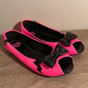 t.u.k. Hot pink and black flats